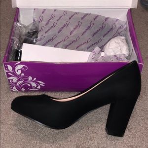 Forever Black Short Heel Size 8